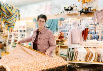 Bianca: "Mijn passie sluit aan bij mijn werk, namelijk creatief bezig zijn. Met een bolletje wol, een haakpatroon of achter de naaimachine."